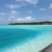 Фото лазурной воды в Индийском океане у Мальдив