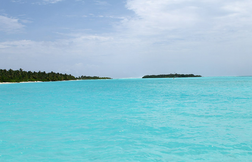 Фото чистейшей лазурной воды Индийского океана на Мальдивах
